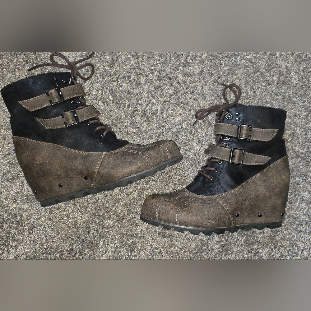 Not Rated Hermione Wedge Boot By The Buckle Womens Size 8.5 Black And Brown - Picture 8 of 12